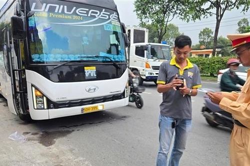 Xử phạt nhiều tài xế xe khách tắt thiết bị giám sát hành trình