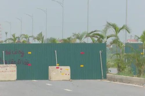 Tuyến đường mới bất ngờ bị rào chắn, cấm lưu thông
