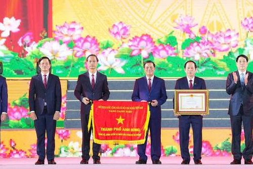 Hải Phòng kỷ niệm 70 năm Ngày Giải phóng, đón nhận Danh hiệu 'Thành phố Anh hùng' và khai mạc Lễ hội Hoa Phượng Đỏ 2025