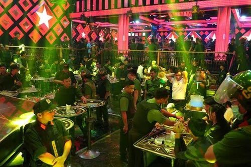 Phơi bày thế giới ngầm đáng sợ bên trong quán bar ở Bình Thuận dành cho các 'dân chơi': Lộ diện 'ông trùm' đứng sau
