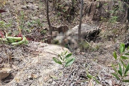Phát hiện thi thể nam giới đã khô kẹp giữa 2 tảng đá ở núi Dinh: Nạn nhân mặc áo thun, quần dài