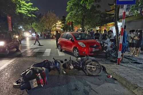 Công an TP.Hà Nội tạm đình chỉ công tác đối với 2 cán bộ để làm rõ vi phạm