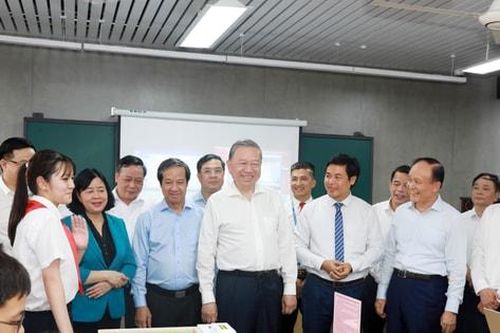 Tổng Bí thư Tô Lâm trao tặng phòng thực hành STEM cho học sinh Hà Nội