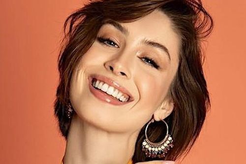 Nữ giáo viên thi Hoa hậu Thế giới có bằng thạc sĩ, xuất thân gia đình trí thức