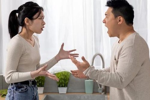 Mang bầu nhưng không phải con chồng sắp cưới, cô gái vẫn bình thản nói một câu khiến tất cả 'câm nín'