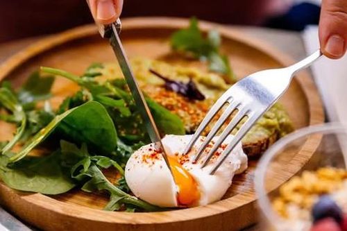 6 thực phẩm nên ăn trước khi uống rượu