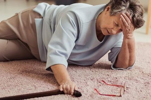 Nguy cơ đột quỵ não vào mùa hè ở người cao tuổi