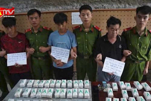 Bắt 3 đối tượng vận chuyển 17 bánh hồng phiến