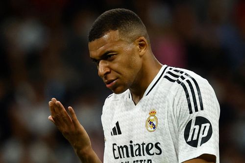 Real Madrid chưa cho Barcelona đăng quang