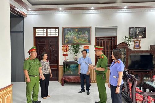 Bắt giam Chủ tịch UBND xã Thạch Khoán