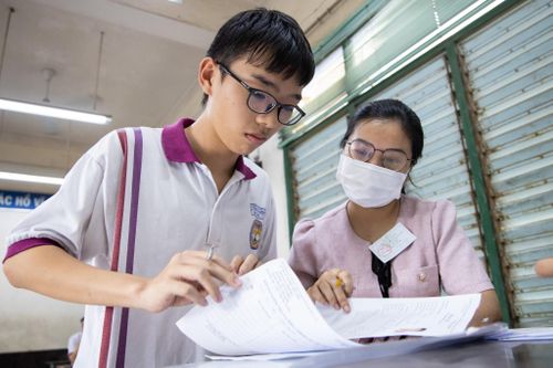 Sắp có quy định mới về lương dạy thêm giờ cho giáo viên công lập