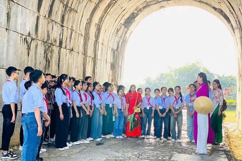 Học sinh thi làm hướng dẫn viên di sản Thành nhà Hồ trên TikTok