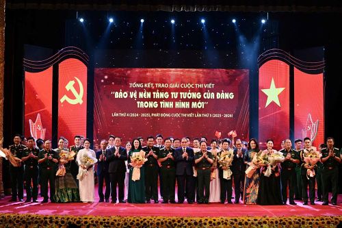 Trao giải Cuộc thi viết 'Bảo vệ nền tảng tư tưởng của Đảng trong tình hình mới'