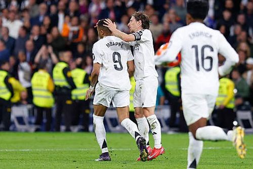 Real Madrid thắng ngược vào phút chót, níu giữ hy vọng vô địch mong manh ở La Liga