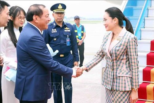 Thủ tướng Vương quốc Thái Lan bắt đầu thăm chính thức Việt Nam