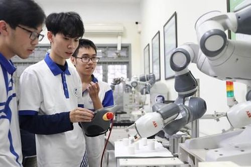 Phát huy vai trò tiên phong trong phát triển khoa học và công nghệ