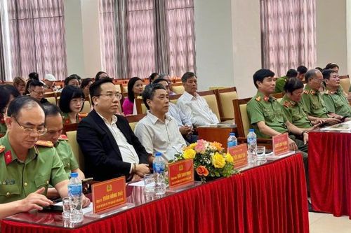 Khai mạc Trại sáng tác văn học 'Vì an ninh Tổ quốc và bình yên cuộc sống'