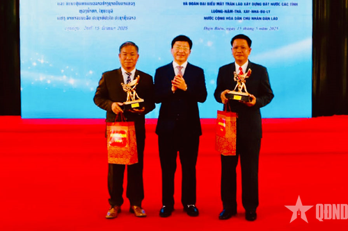 Các địa phương của Việt Nam và Lào chia sẻ thông tin về công tác mặt trận