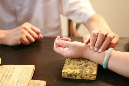 Xử phạt Phòng khám chuyên khoa Y học Cổ truyền Bạch Mai
