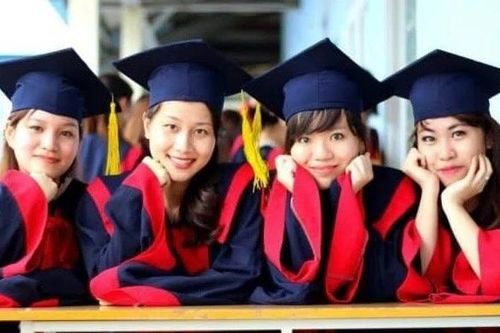 Đi làm sớm, tốt nghiệp muộn