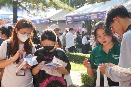 Đừng để kéo dài giấc mơ khoác áo cử nhân