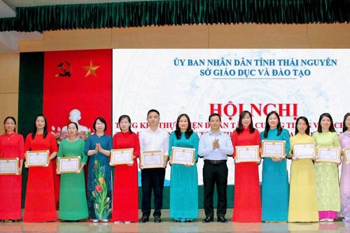 Tăng cường tiếng Việt cho trẻ vùng DTTS, tạo công bằng giáo dục