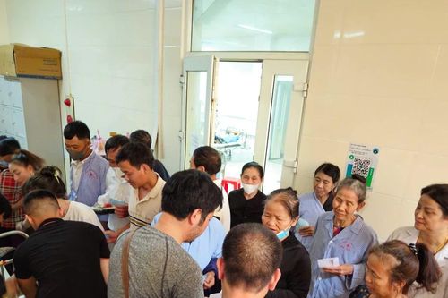 Báo GD&TĐ kết nối tặng nhiều suất cơm và quà cho bệnh nhân chạy thận ở Hà Tĩnh