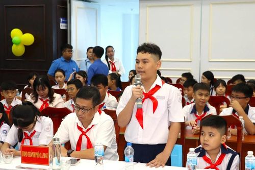 Thiếu nhi Cà Mau 'chất vấn' lãnh đạo tỉnh về chuyện sữa giả, thiếu sân chơi