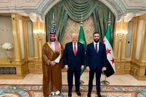 Khoảnh khắc sánh vai giữa hai lãnh đạo Mỹ-Syria thắp sáng niềm hân hoan về sự 'hồi sinh' ở Damascus