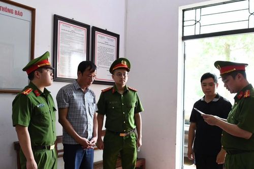 Bắt khẩn cấp Chủ tịch xã ở Phú Thọ liên quan khai thác đất trái phép