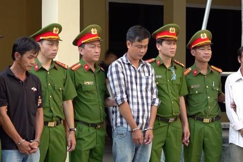 Bắt thêm 2 cán bộ hải quan cùng 32 đối tượng trong đường dây buôn lậu hàng triệu lít xăng dầu