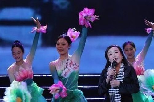 NSND Thu Hiền, Phạm Phương Thảo khiến khán giả nghẹn ngào qua các ca khúc về Bác Hồ