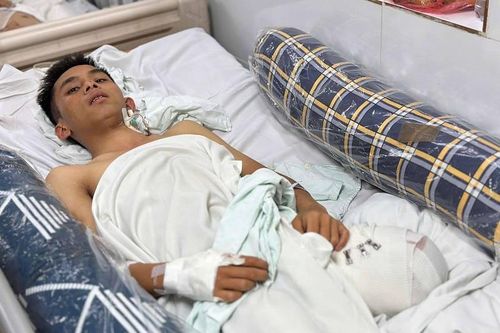 Chàng trai mồ côi gặp nạn không có tiền phẫu thuật, cô ruột khẩn cầu cứu giúp