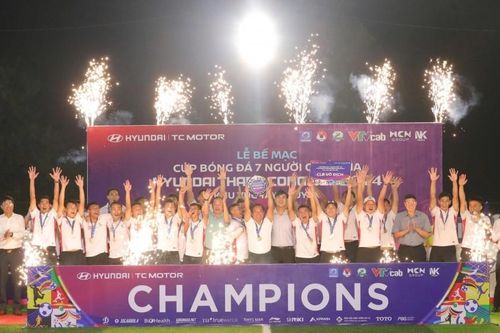 Tuyển thủ Việt Nam sắp đấu các ngôi sao bóng đá phong trào