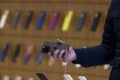 Ông Trump nói 'có chút vấn đề' với CEO Apple