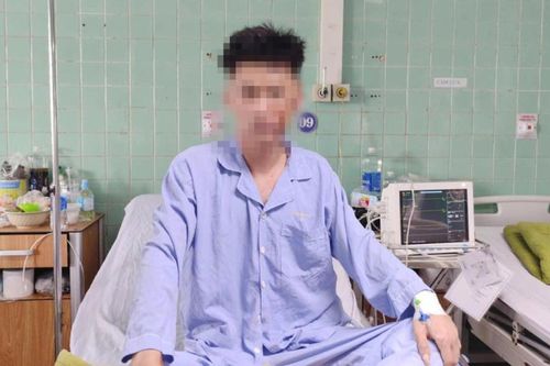 Nam thanh niên đi cấp cứu lúc nửa đêm với thanh gỗ xuyên ngực
