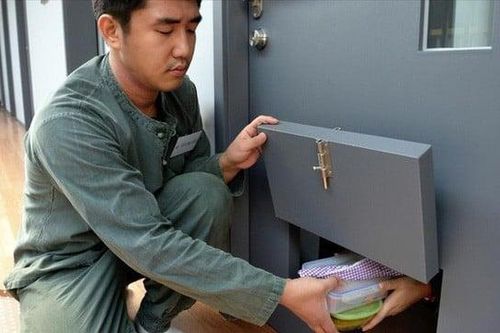 Chi tiền triệu để được... 'ở tù'