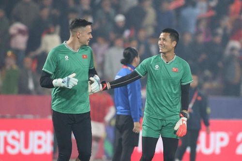 HLV Kim Sang-sik vẫn quên Nguyễn Filip, Đặng Văn Lâm? ; Real Madrid lội ngược dòng khó tin