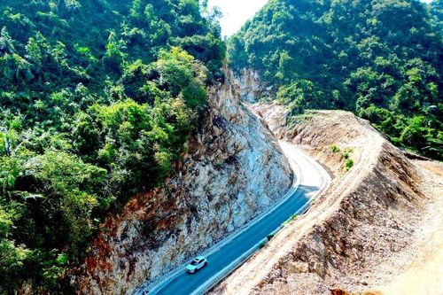 Thông tuyến đường xuyên núi đá giữa 2 huyện miền núi của Nghệ An