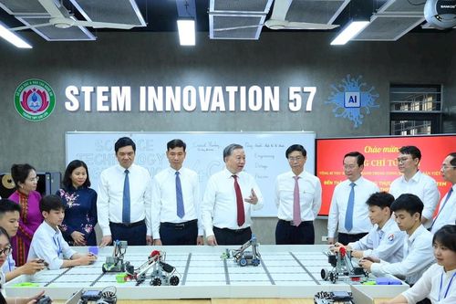 Tổng Bí thư Tô Lâm thăm, tặng phòng thực hành STEM cho Trường THPT Kim Liên (Nam Đàn)