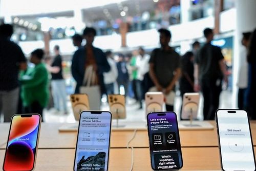 Apple đối mặt áp lực về việc chuyển sản xuất iPhone về Mỹ