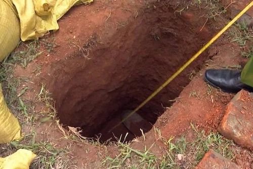 Thanh Hóa: Làm rõ vụ lăng mộ Vua Lê Túc Tông bị đào sâu, phá vỡ bia đá