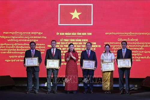 Khen thưởng tập thể, cá nhân làm nhiệm vụ quy tập hài cốt liệt sỹ