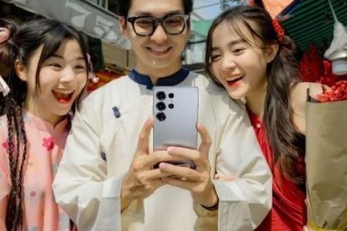 Điều giúp iPhone và Galaxy nhận 'cơn mưa' lời khen