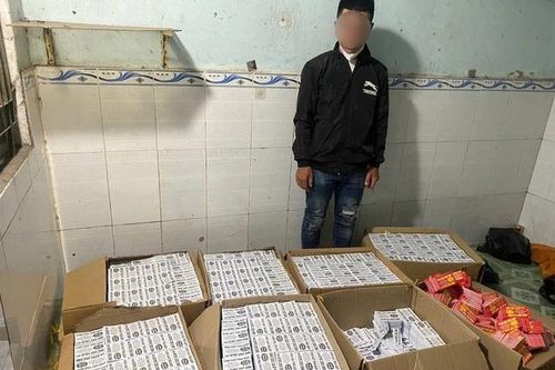 Phát hiện hơn 2 tạ tờ rơi quảng cáo cho vay tiền trả góp