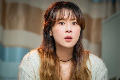 Khó nhận ra nữ diễn viên xinh đẹp một thời nay bỗng làm công nhân vệ sinh