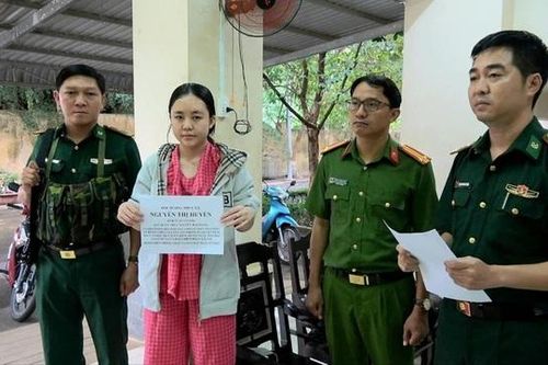 Bắt giữ cô gái 19 tuổi bị truy nã đặc biệt nguy hiểm khi đang làm thủ tục nhập cảnh