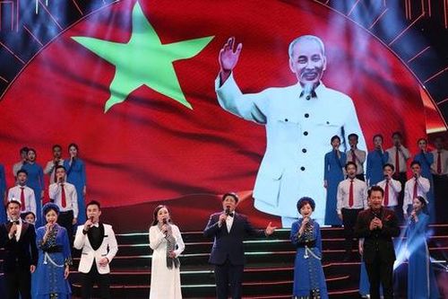Xúc động chương trình nghệ thuật 'Quà tháng 5 dâng Người'