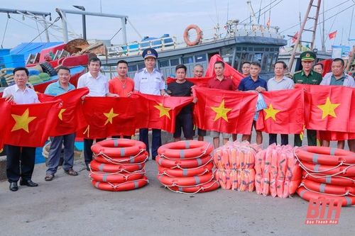 'Cảnh sát biển đồng hành với ngư dân' tại TP Sầm Sơn