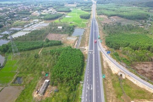 Sắp nâng cấp tuyến cao tốc Cam Lộ – La Sơn lên 4 làn xe